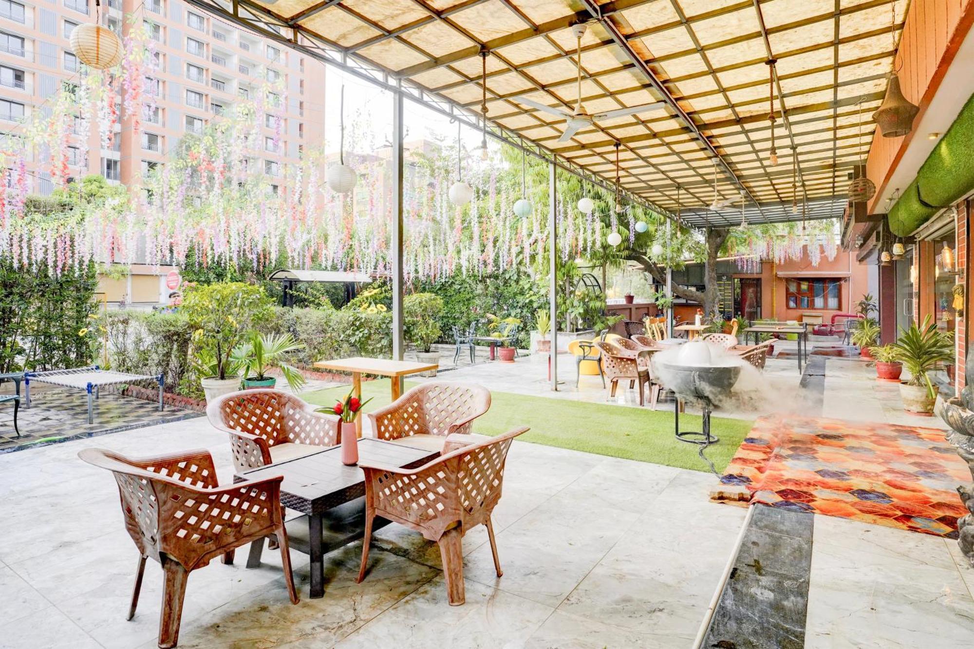 Palette- Siddharth Inn Gandhinagar Bagian luar foto