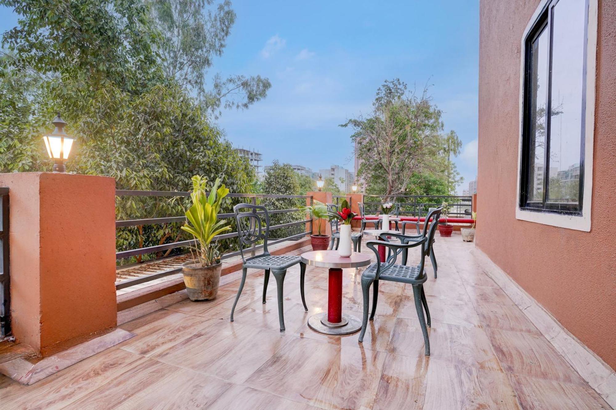 Palette- Siddharth Inn Gandhinagar Bagian luar foto