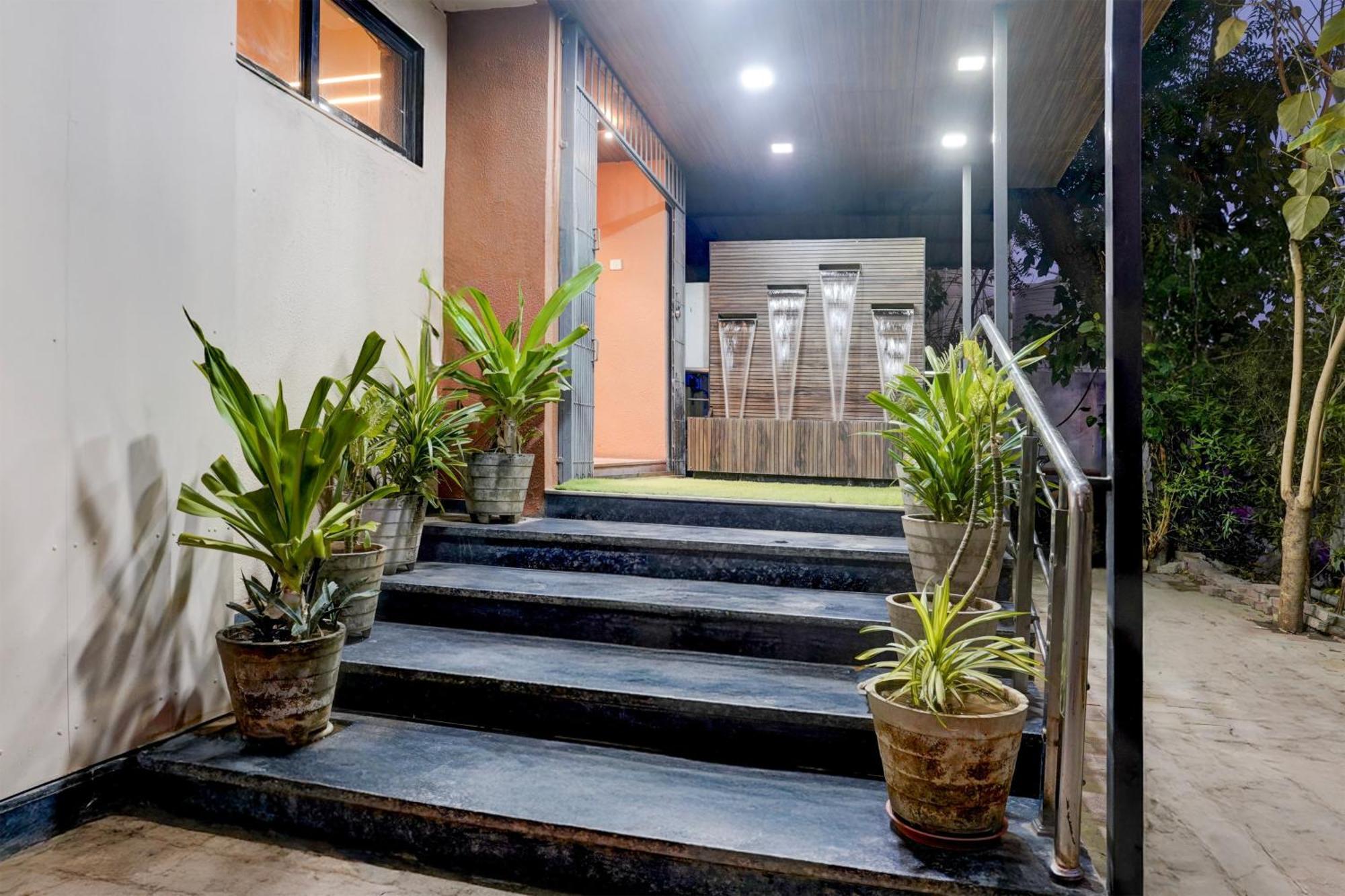 Palette- Siddharth Inn Gandhinagar Bagian luar foto