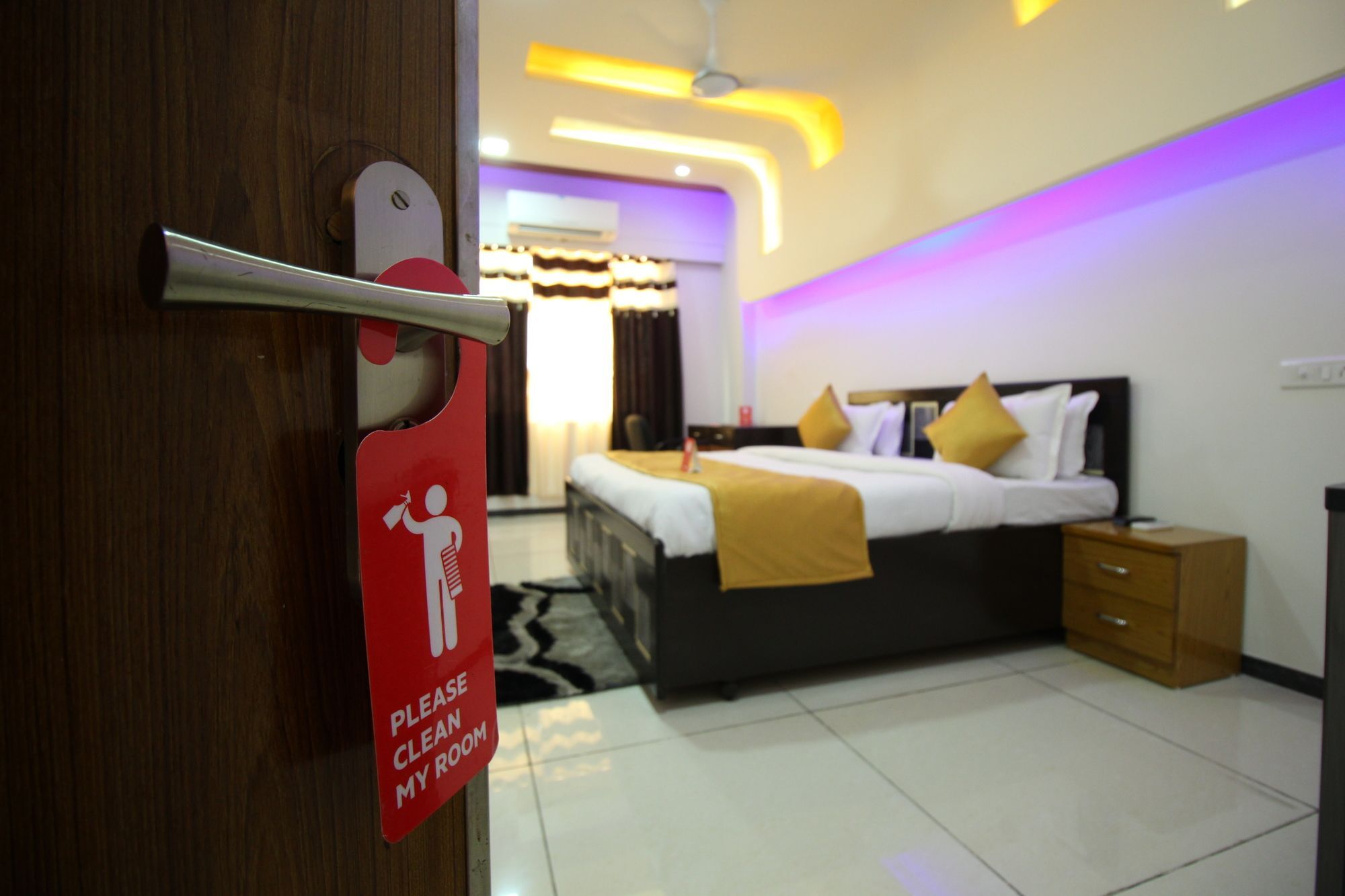 Palette- Siddharth Inn Gandhinagar Bagian luar foto