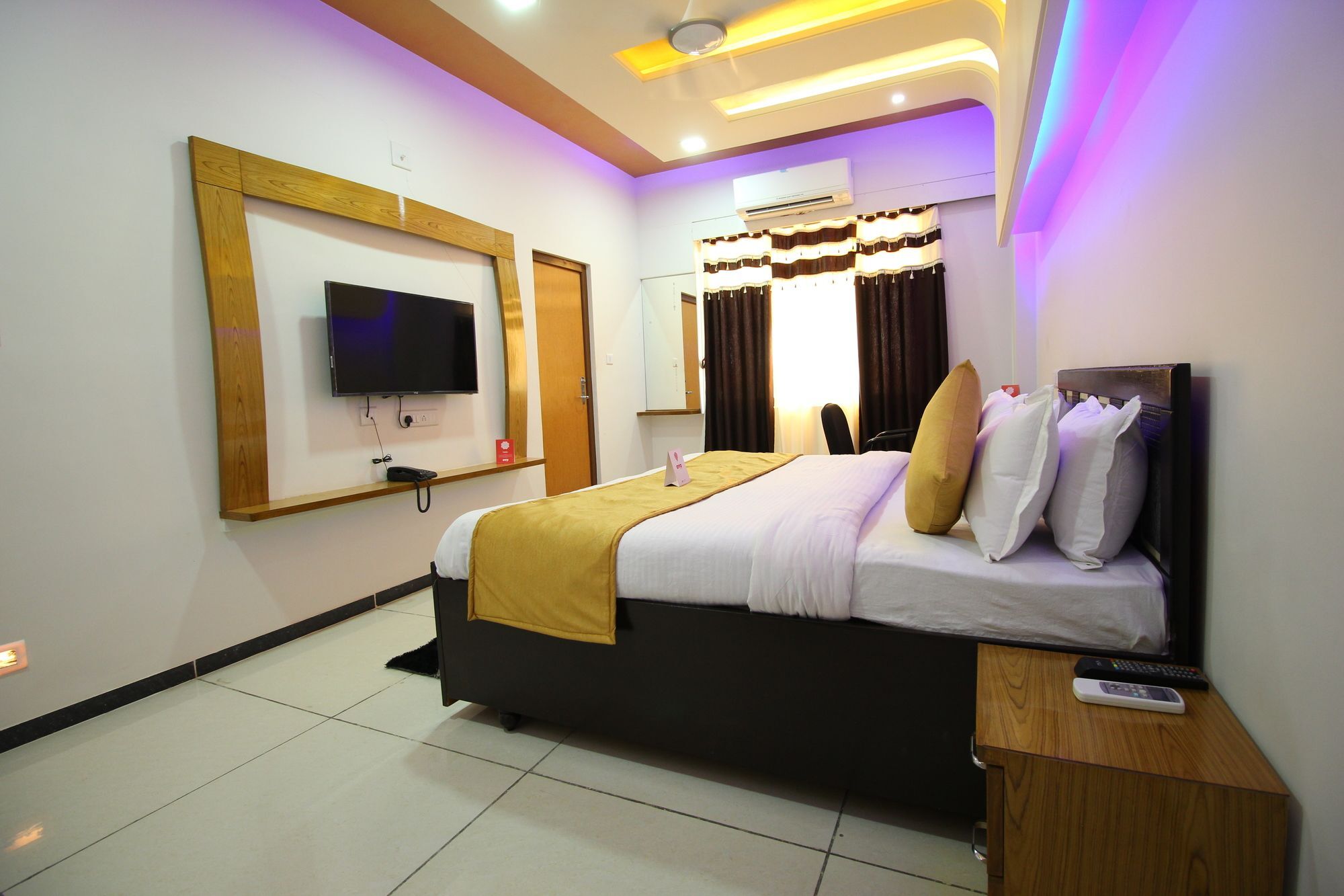 Palette- Siddharth Inn Gandhinagar Bagian luar foto