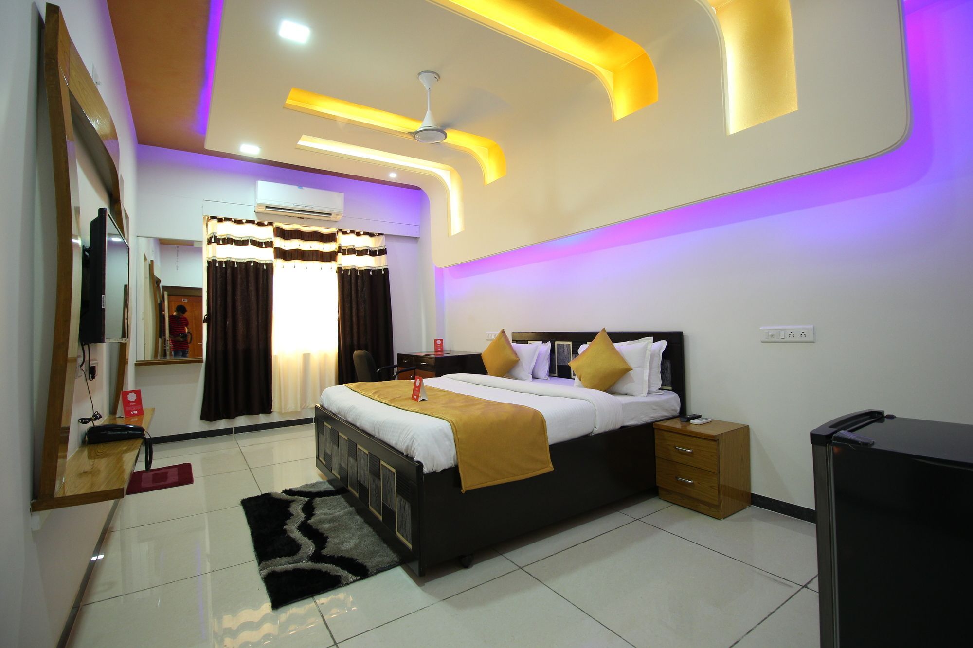 Palette- Siddharth Inn Gandhinagar Bagian luar foto